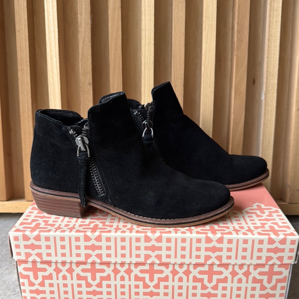 Gianni Bini Black Ankle Boots Size 6.5